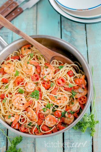 Spaghetti tôm và cà chua