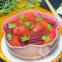 Canh đuôi lợn nấu củ dền thơm ngon