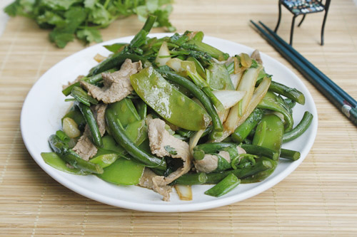 Thịt bò xào ngồng tỏi và đậu Hà Lan