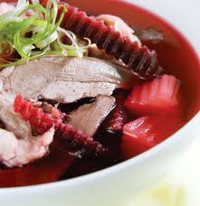 Tim heo hầm củ dền