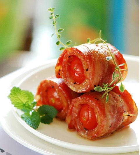 Đầu tuần đổi món với Thịt ba chỉ cuộn cà chua bi