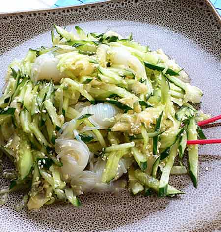 Dưa chuột trộn bún