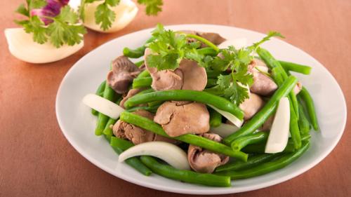 LÒNG GÀ XÀO ĐẬU QUE