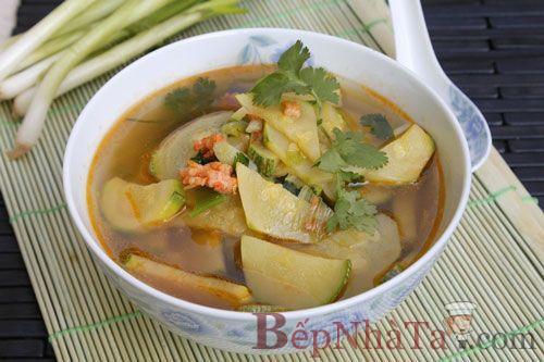 Canh bí ngồi nấu với tôm