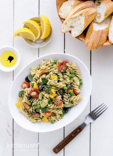 Salad pasta cá ngừ và rau củ