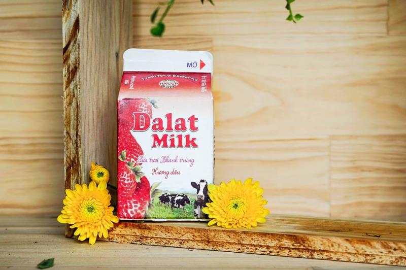 Sữa tươi thanh trùng hương dâu 180ml